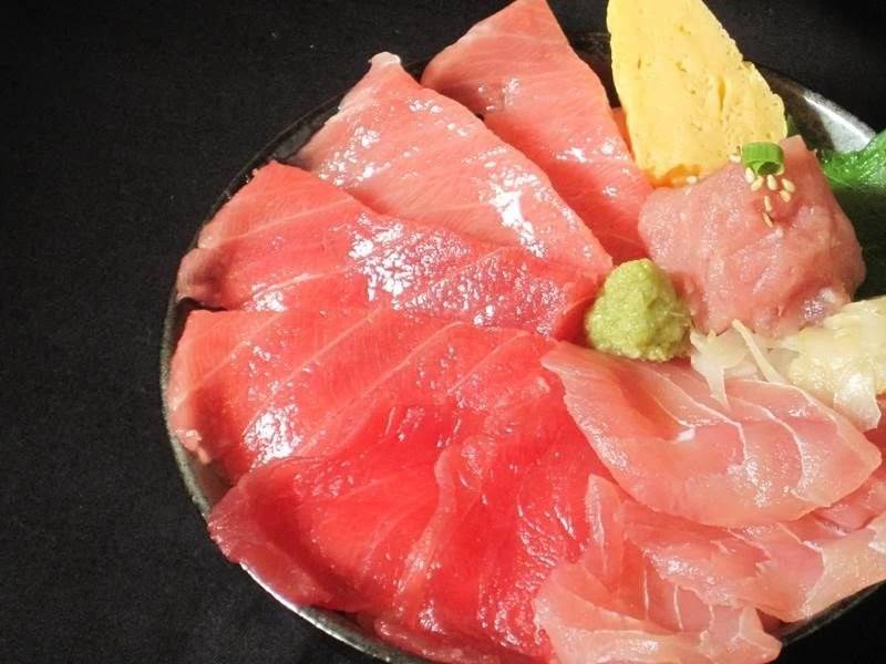 海鮮丼で使う天然まぐろは川崎の他のお店では味わえません