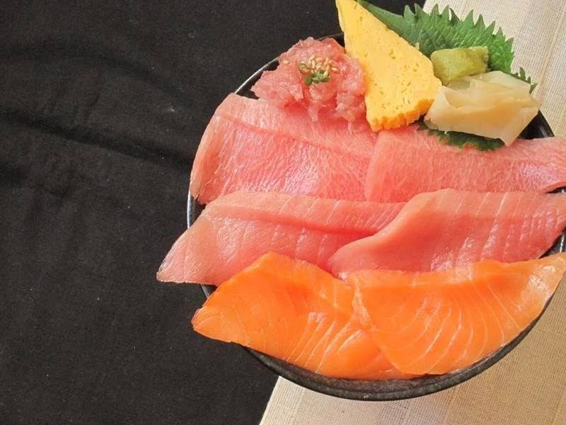 海鮮丼の他にも刺身やお寿司も人気です