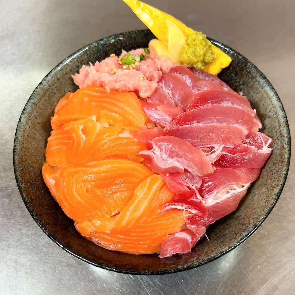 ★週末限定丼は？★（どんぶり屋まぐろ大将）