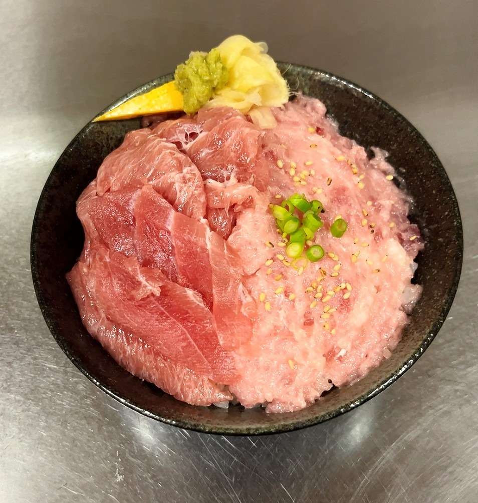 ★週末限定丼は？★（どんぶり屋まぐろ大将）