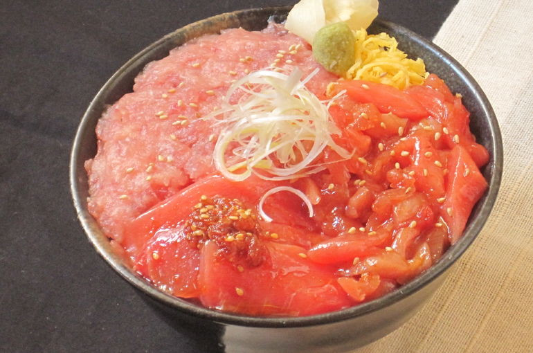 まぐろ三種盛り丼