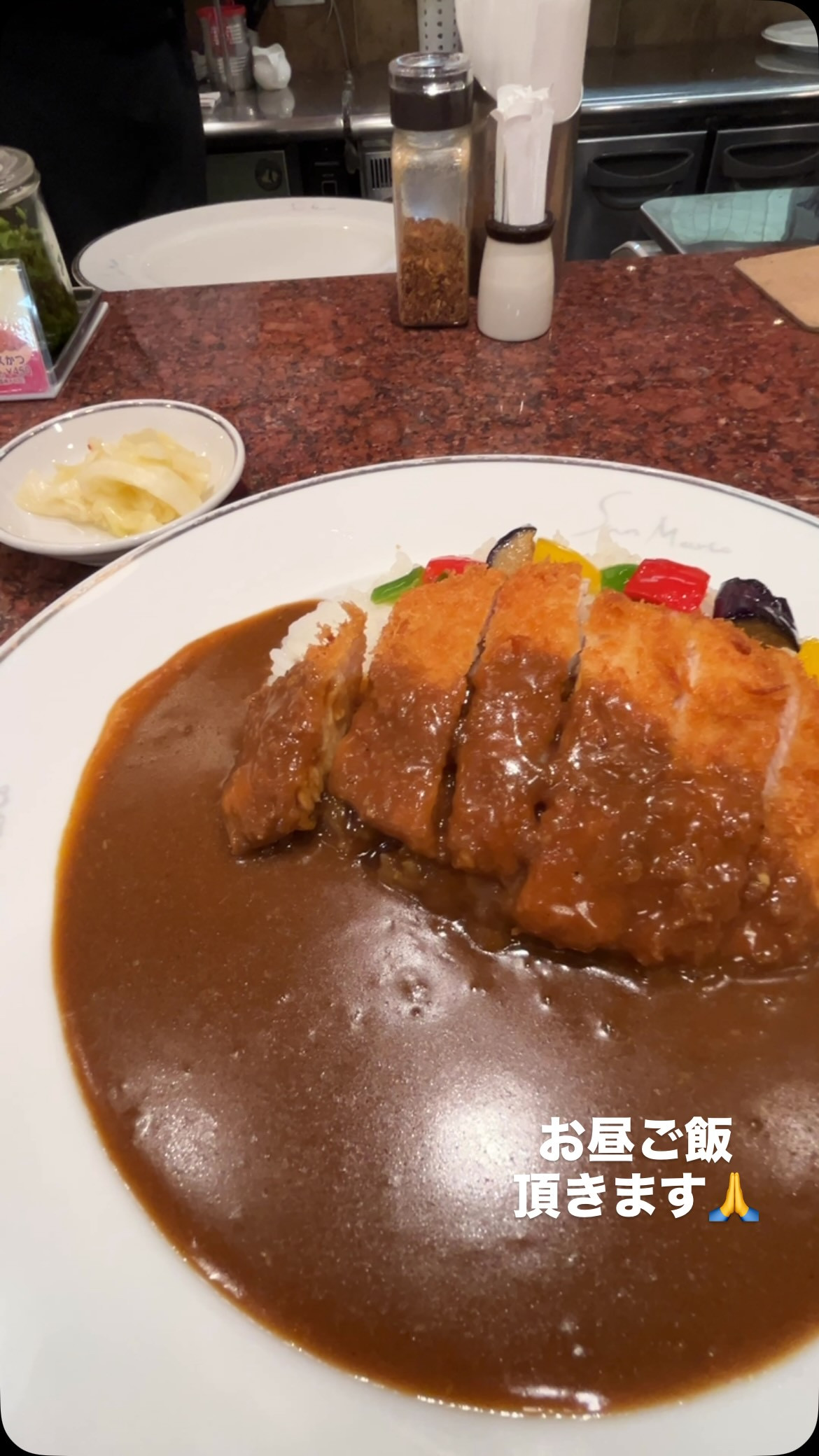 ランチはカツカレー！